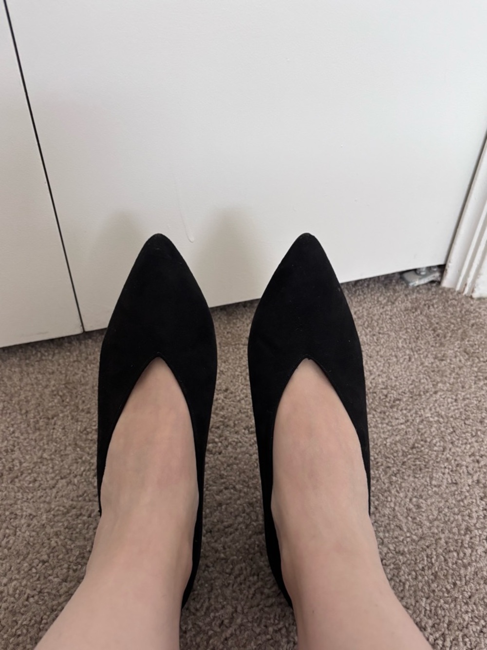 Black Pointed Toe Women's Pumps - Picture 3 of 4